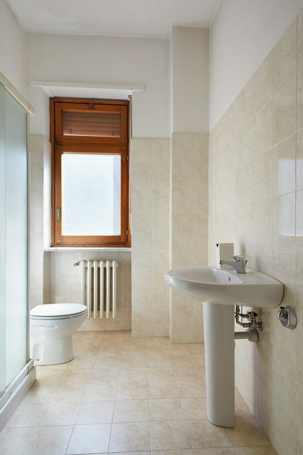 Décorer petite salle de bain appartement : astuces écolo et pratiques